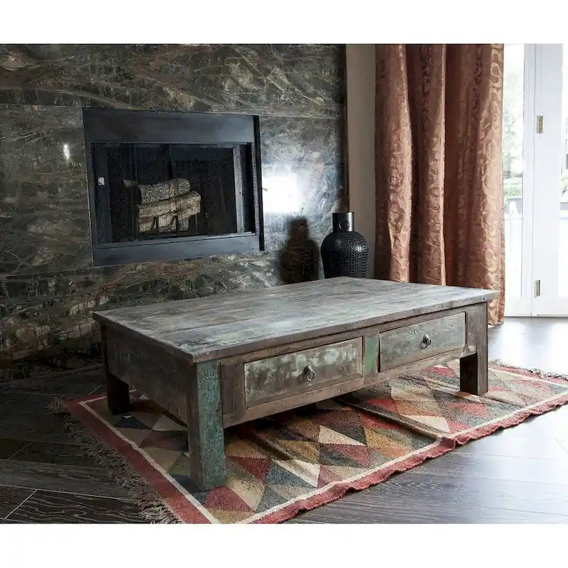 Handgemaakte salontafel van oud gerecycled hout (India)