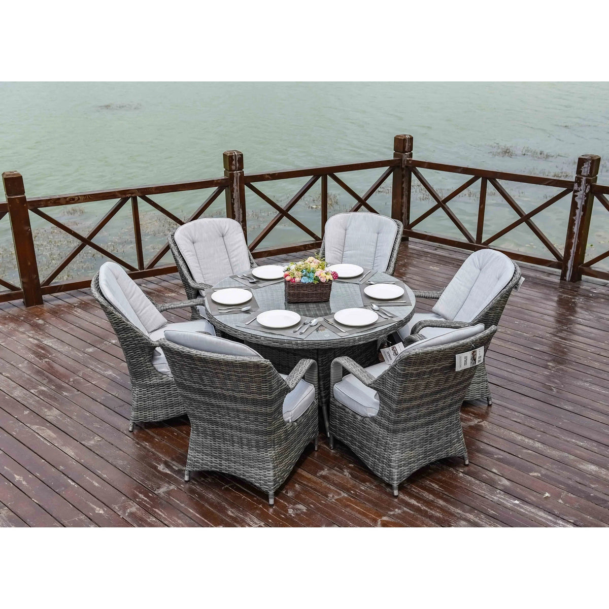 Set da pranzo rotondo da patio in rattan intrecciato da esterno, 7 pezzi, con cuscini, di Moda Furnishings