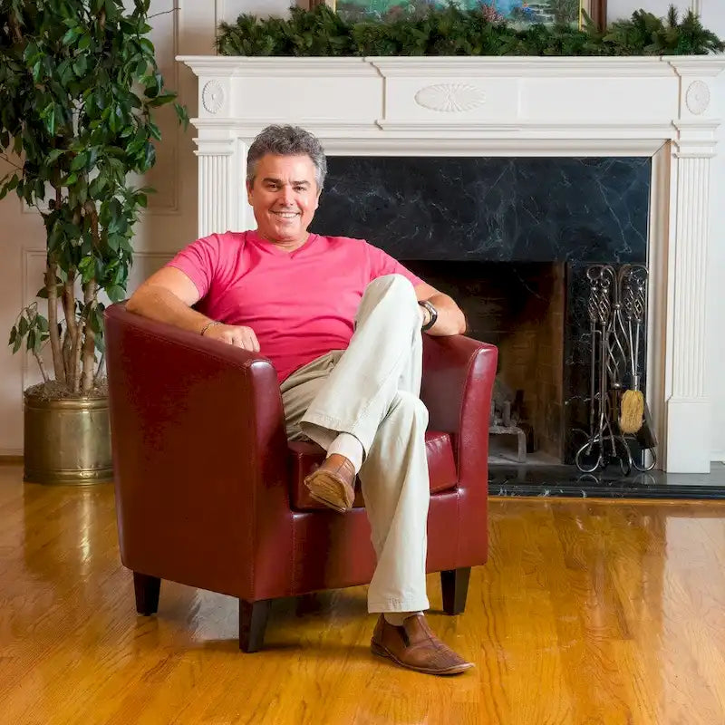 Clubfauteuil met kuipvormige zitting van gebonden leer in ossenbloedrood van Christopher Knight Home
