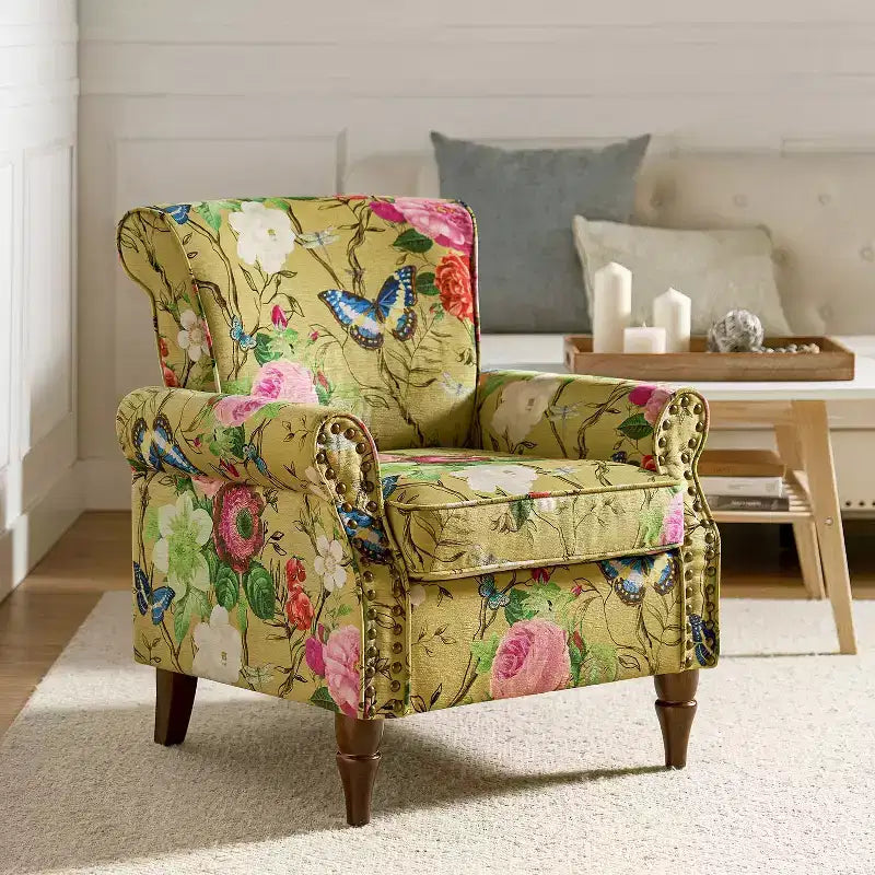 Araceli traditionele houten fauteuil met bloemenstof, hoge rugleuning met vleugels en siernagels| ART OF LIVING DESIGNS