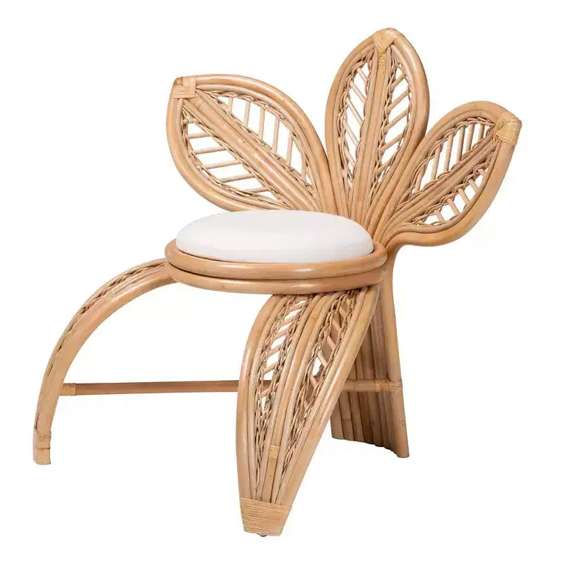 Fauteuil d’appoint en rotin naturel Gresham de bali & pari, motif feuille, blanc et brun naturel : fabriqué à la main, coussin en mousse, aucun montage requis