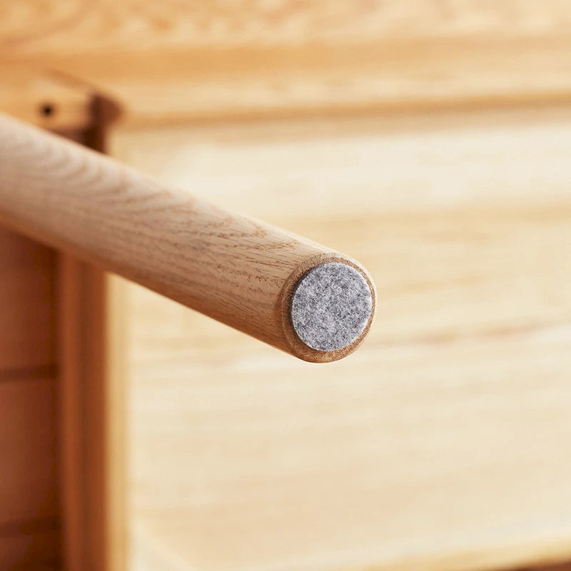 Bureau van massief hout met lade voor de primaire leefruimte