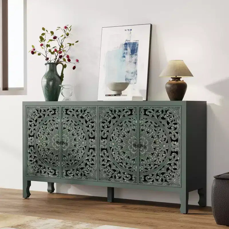 Credenza con contenitore, mobile contenitore dall'aspetto vissuto con 4 ante intagliate e ripiano regolabile, credenza decorativa in legno
