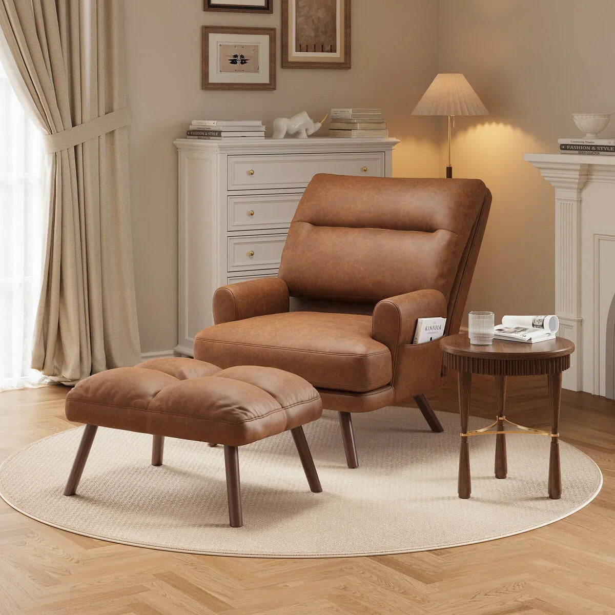 Verstellbarer Relaxsessel mit Hocker