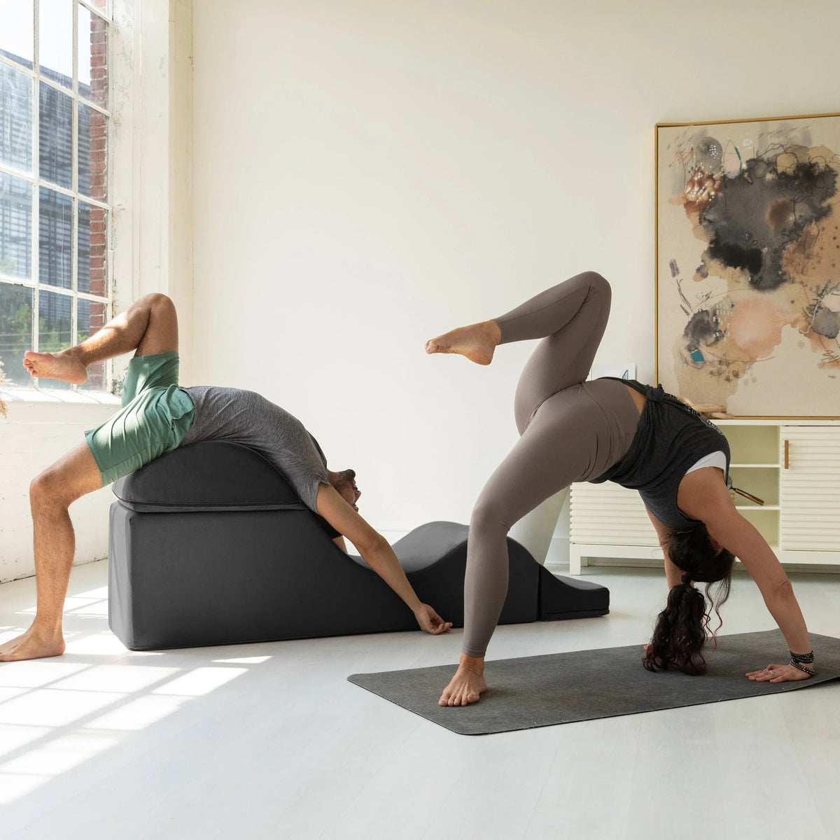 Méridienne convertible Avana Kami / yoga et massage - pouf 2-en-1 avec chaise longue de yoga pliable dissimulée, microvelours - N/A