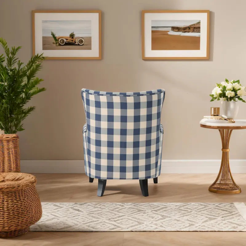 Moderne retro fauteuil met hoge rugleuning van 30.25 en houten poten voor de woonkamer