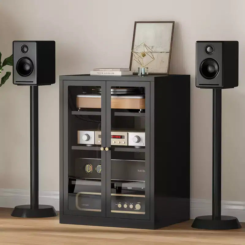 Bekrvio metalen mediakast, stereokast met 4 niveaus, glazen deuren en verstelbare planken, audio-AV-rek met kabelbeheer