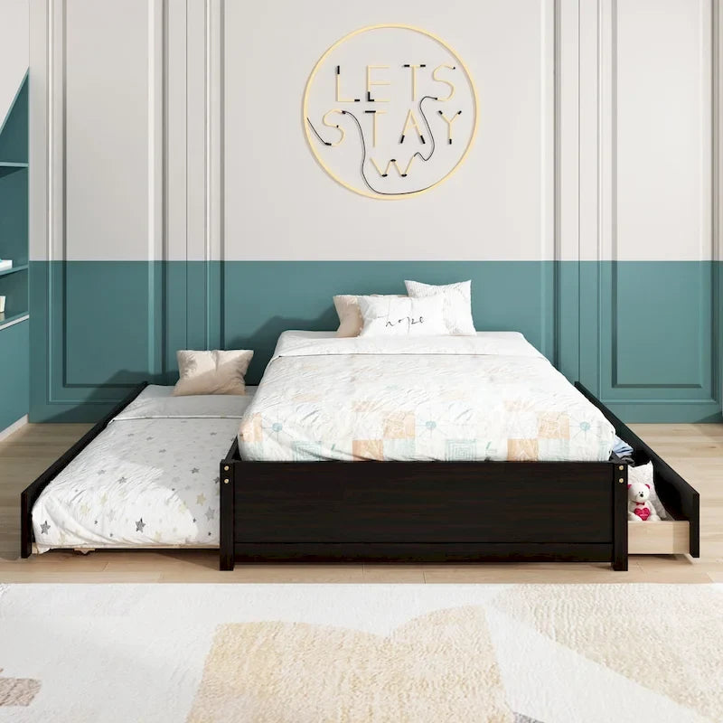 Tweepersoonsbed met onderschuifbed voor een eenpersoonsmatras en twee lades