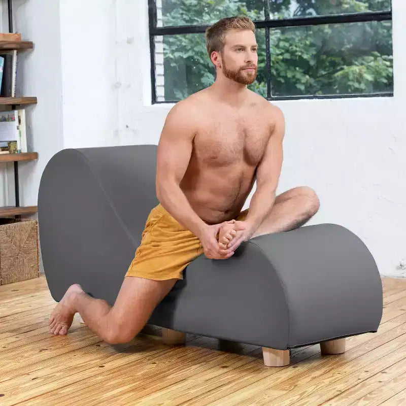 Chaise longue Avana per stretching e relax, gambe in legno di hevea, similpelle - Grigio sottomarino