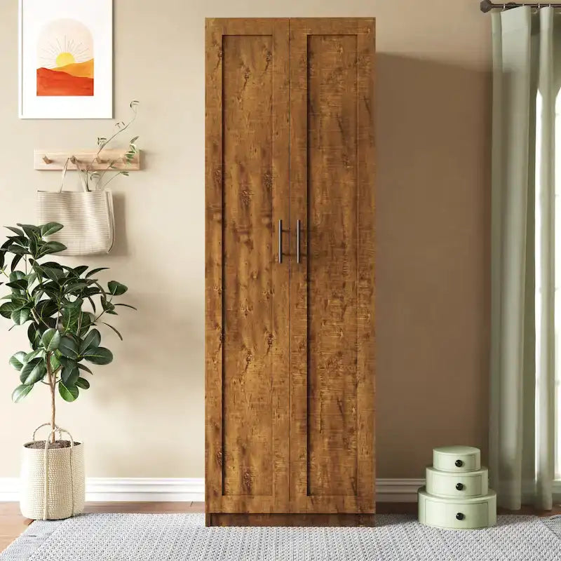 Hoher Kleiderschrank mit 3 Einlegeböden