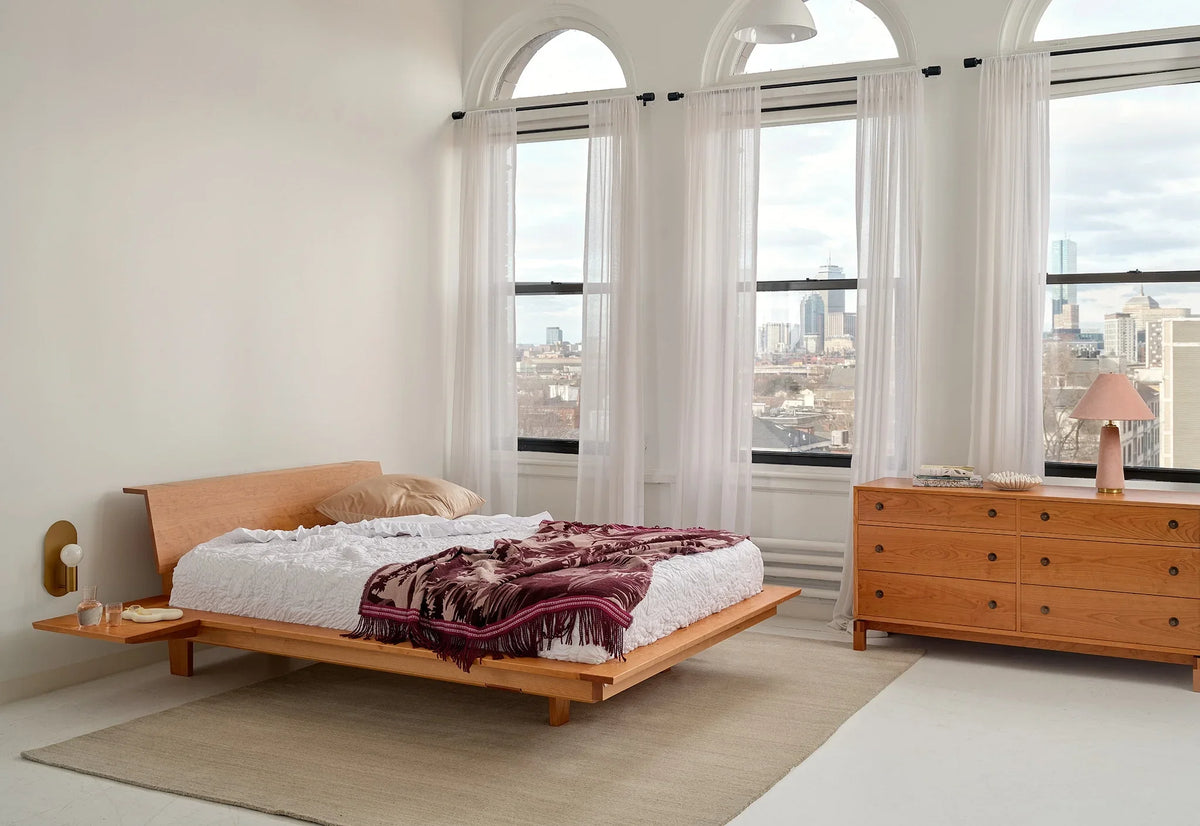 Letto a piattaforma - minimalista fino all'essenziale, elimina ogni pretesa con la sua serie di ampie superfici perimetrali