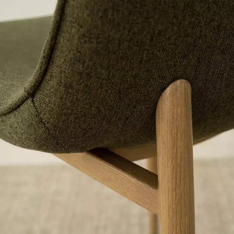 Ensemble de salle à manger rond 5 pièces, table à piètement central de 37 avec plateau effet bois et chaises courbes rembourrées, style moderne-Panipeachy