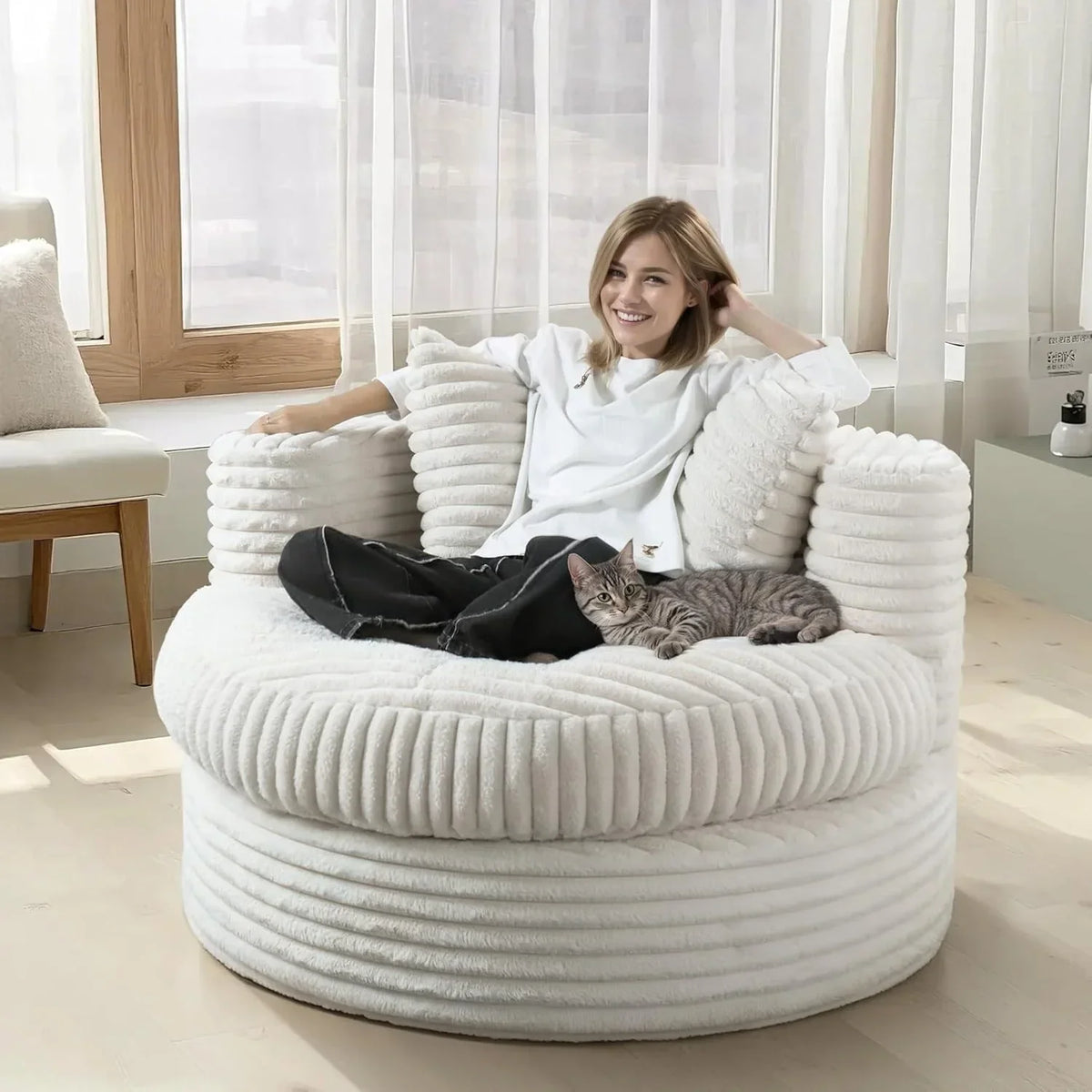 WOWMAX ronde chaise longue van 47 voor binnen, gestoffeerde vloersofa van corduroy, extra grote slaapfauteuil met 2 sierkussens