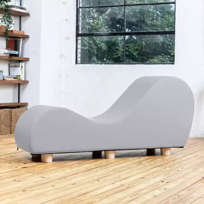 Chaise longue Avana per stretching e relax, gambe in legno di hevea, similpelle - Grigio sottomarino