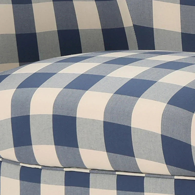 Moderne retro fauteuil met hoge rugleuning van 30.25 en houten poten voor de woonkamer