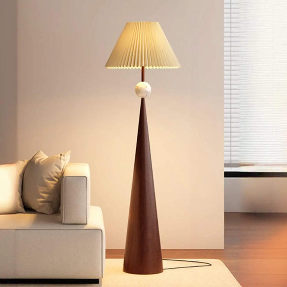 Moderner konischer Metall-Stehlampe mit Stoffschirm