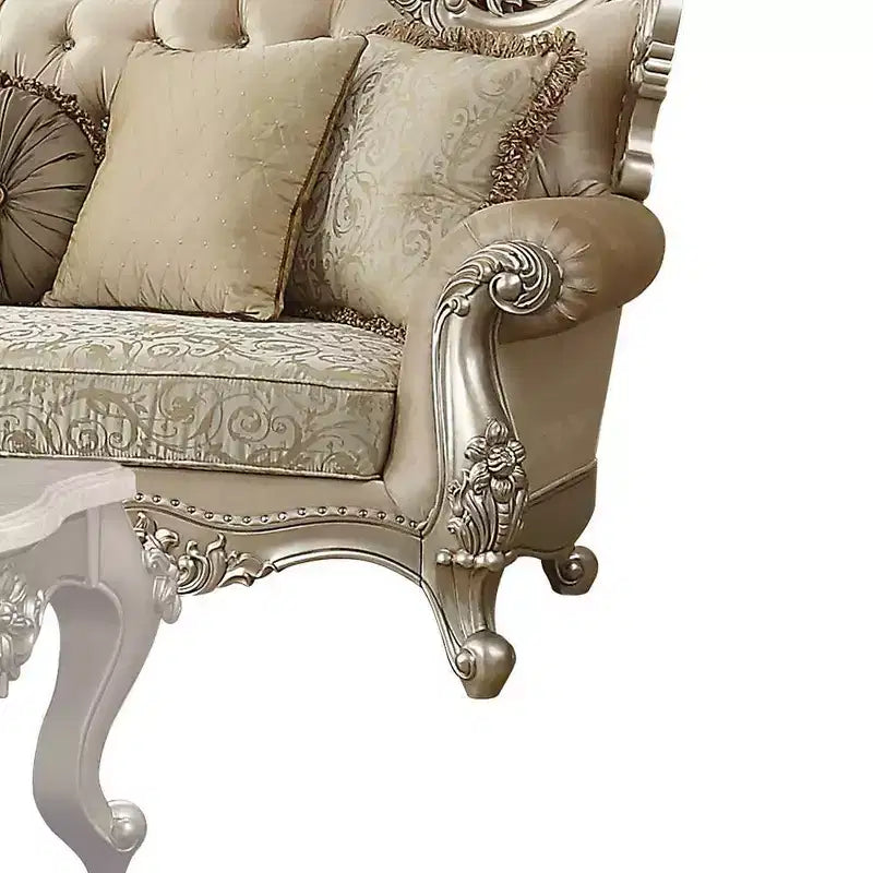 88 Bentley-Sofa aus Stoff/Champagner - Acme Furniture: viktorianisch inspiriert, gesteppt, mit gerollten Armlehnen