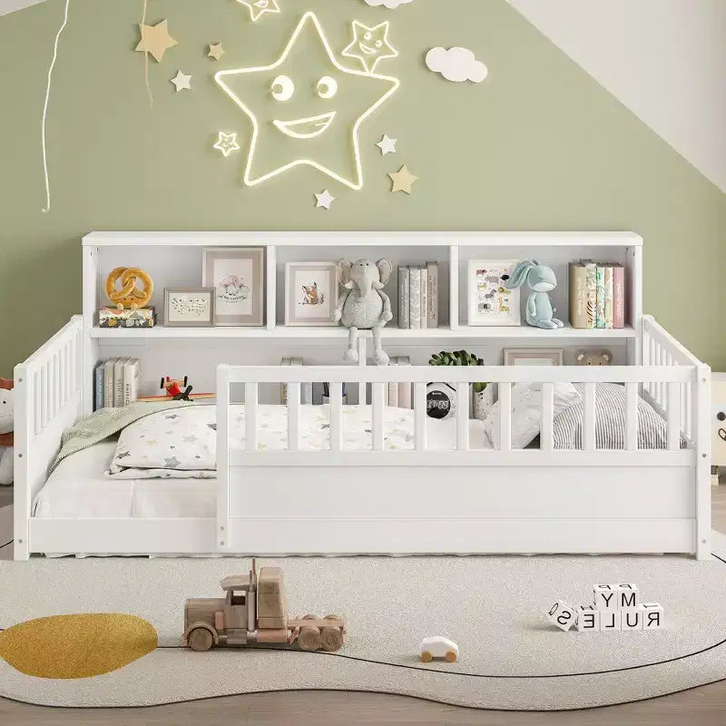 GDFStudio Cissie modern vloerbed van grenenhout met veiligheidsrand en opbergruimte aan de zijkant