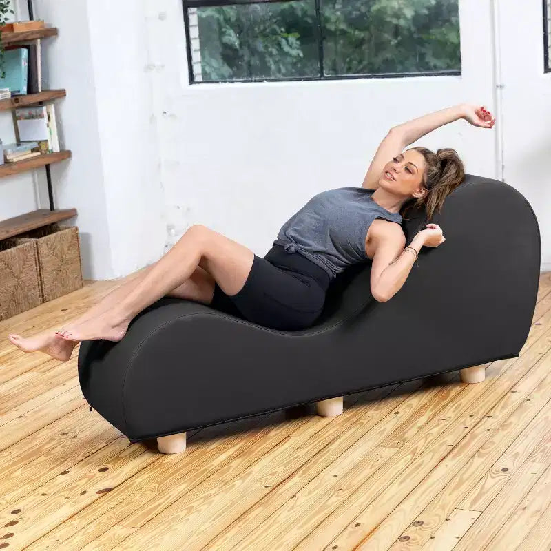 Chaise longue Avana per stretching e relax, gambe in legno di hevea, similpelle - Grigio sottomarino