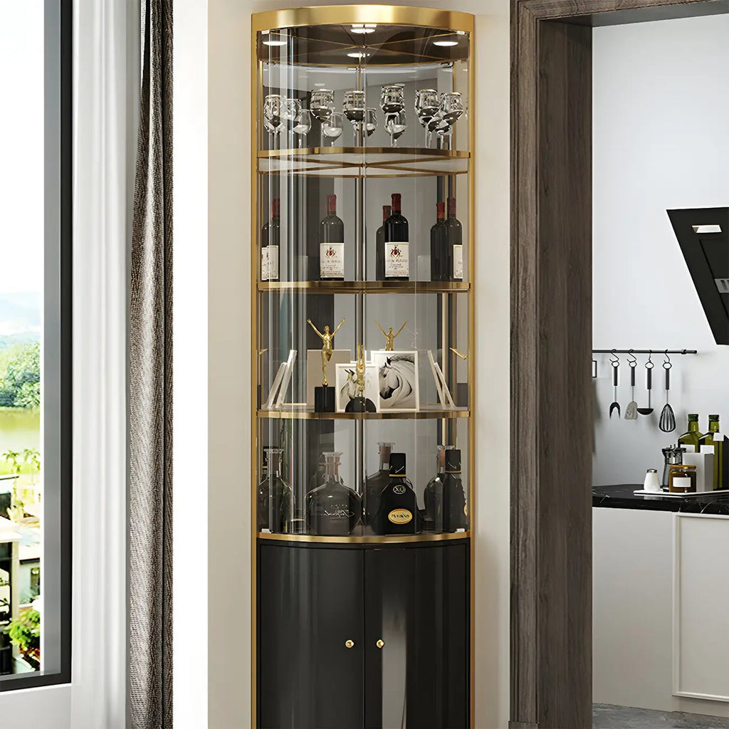 Glamouröser, glänzender Vitrinenschrank aus Glas und goldfarbenem Metall mit abgerundeter Ecke