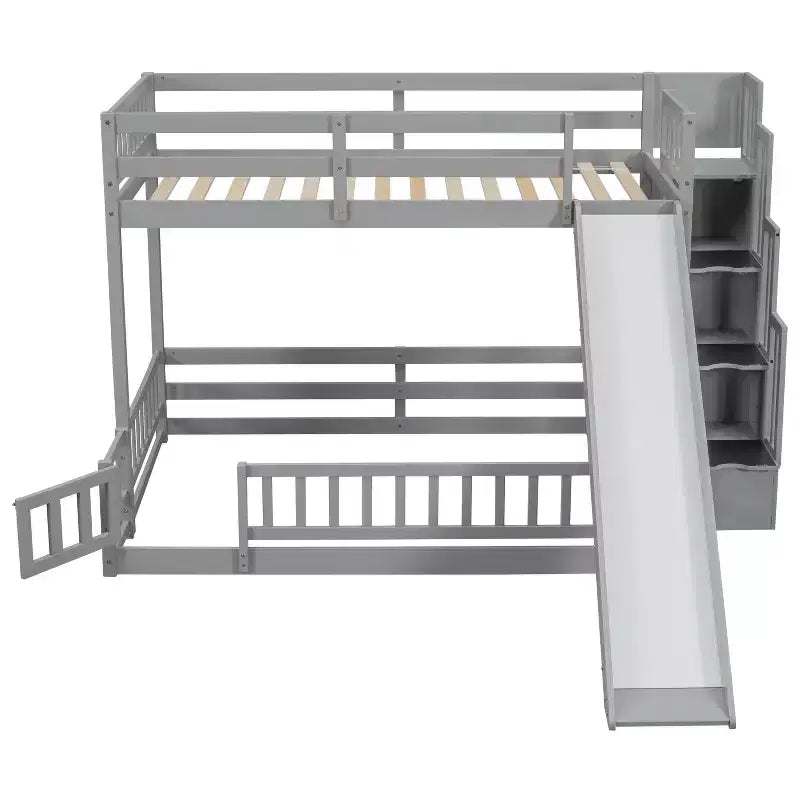 Lit superposé avec lit inférieur deux places, toboggan, escalier de rangement, barrières de sécurité et cadre en pin massif, blanc/gris