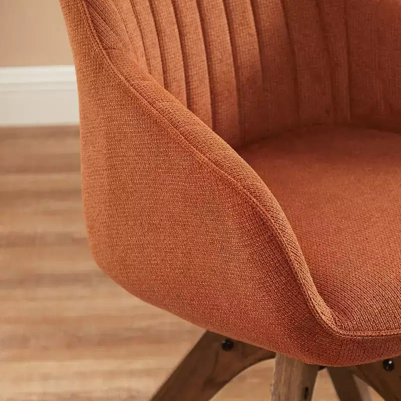 Art Leon comfortabele draaibare fauteuil van stof met poten van massief eikenhout