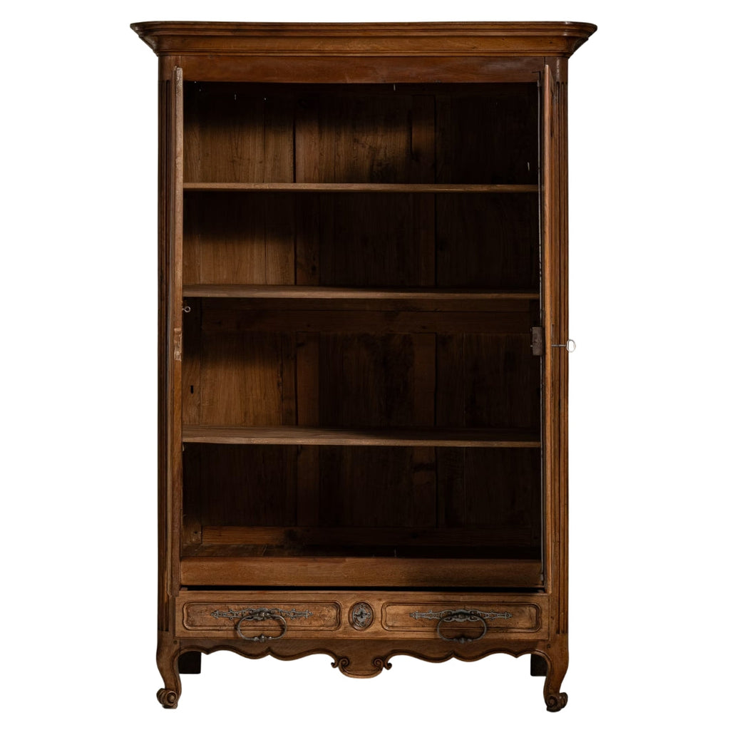 Antiker französischer Nussbaum-Wäscheschrank im Stil der Neorenaissance, um 1840
