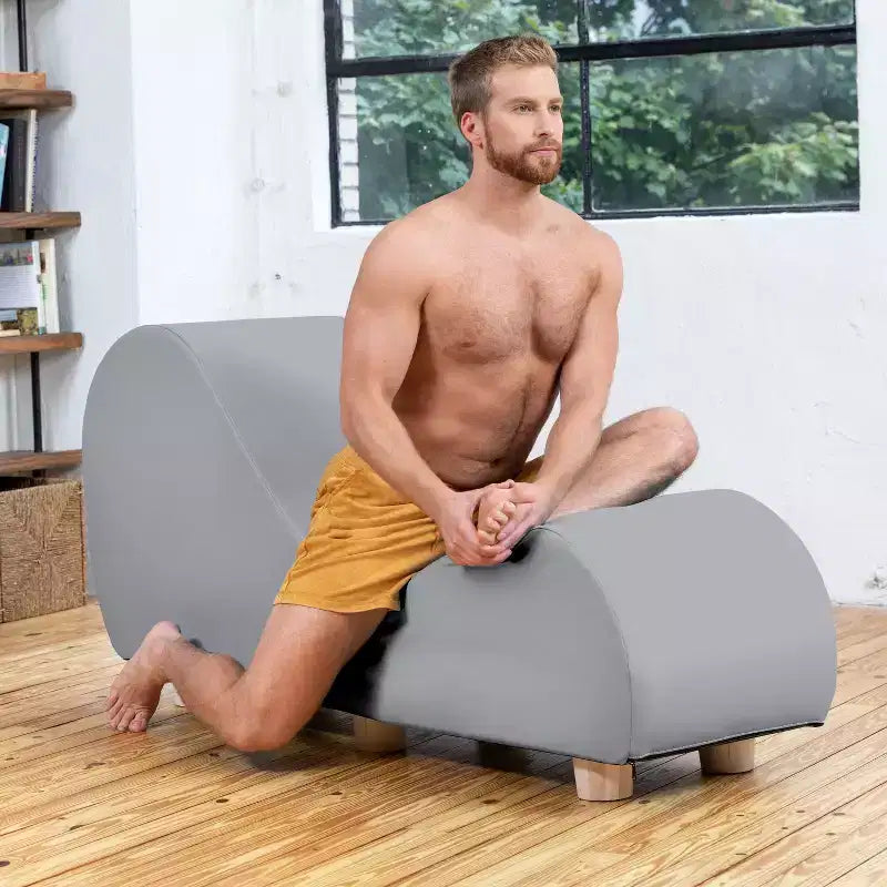 Chaise longue Avana per stretching e relax, gambe in legno di hevea, similpelle - Grigio sottomarino