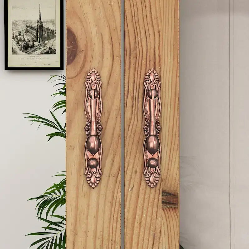 Set vintage composto da due ampi armadi guardaroba con dettagli in metallo