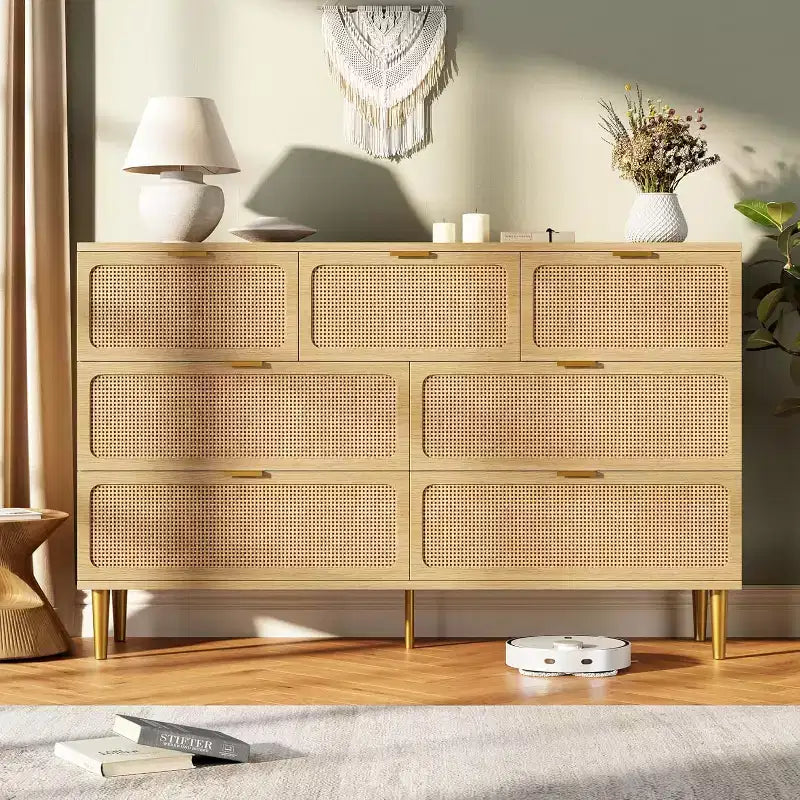 Rattan-Kommoden mit 7 Schubladen fürs Schlafzimmer, hohe Kommode mit tiefen Schubladen, große Schubladenkommode für den Kleiderschrank mit breiter Ablagefläche, Holzkommode fürs Wohnzimmer