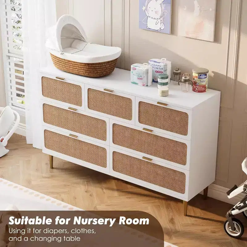 Rattan-Kommoden mit 7 Schubladen fürs Schlafzimmer, hohe Kommode mit tiefen Schubladen, große Schubladenkommode für den Kleiderschrank mit breiter Ablagefläche, Holzkommode fürs Wohnzimmer