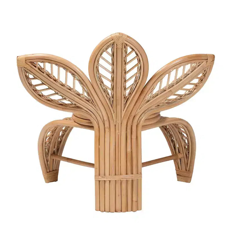 Fauteuil d’appoint en rotin naturel Gresham de bali & pari, motif feuille, blanc et brun naturel : fabriqué à la main, coussin en mousse, aucun montage requis
