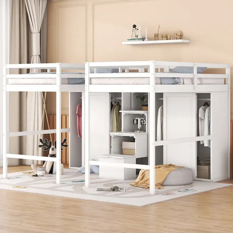 Lits mezzanine doubles jumeaux avec armoires et escalier