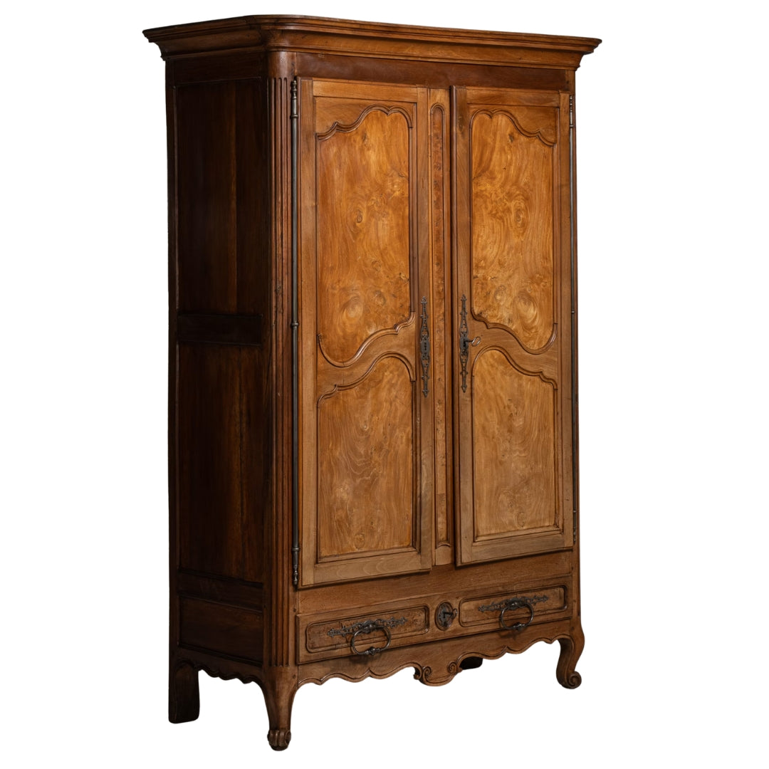 Armadio francese antico in noce, stile revival rinascimentale, circa 1840