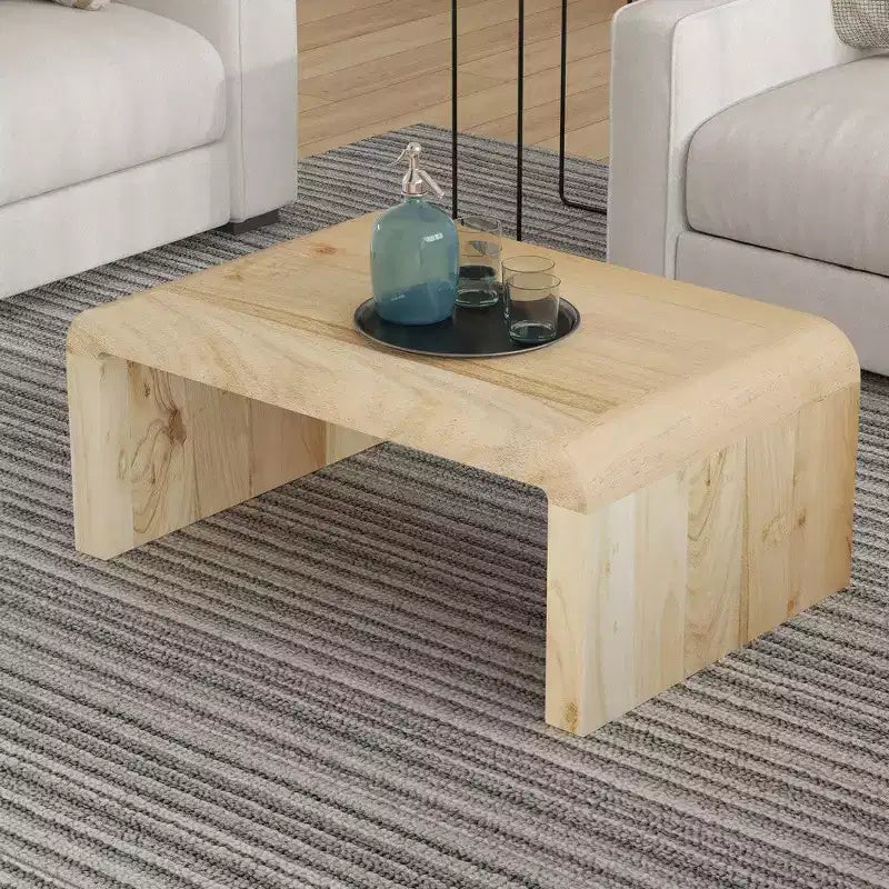Couchtisch „Royal Hampton“ aus handgefertigtem, naturbelassenem Akazienholz mit rechteckiger, geschwungener Wasserfallkante, 36 Zoll