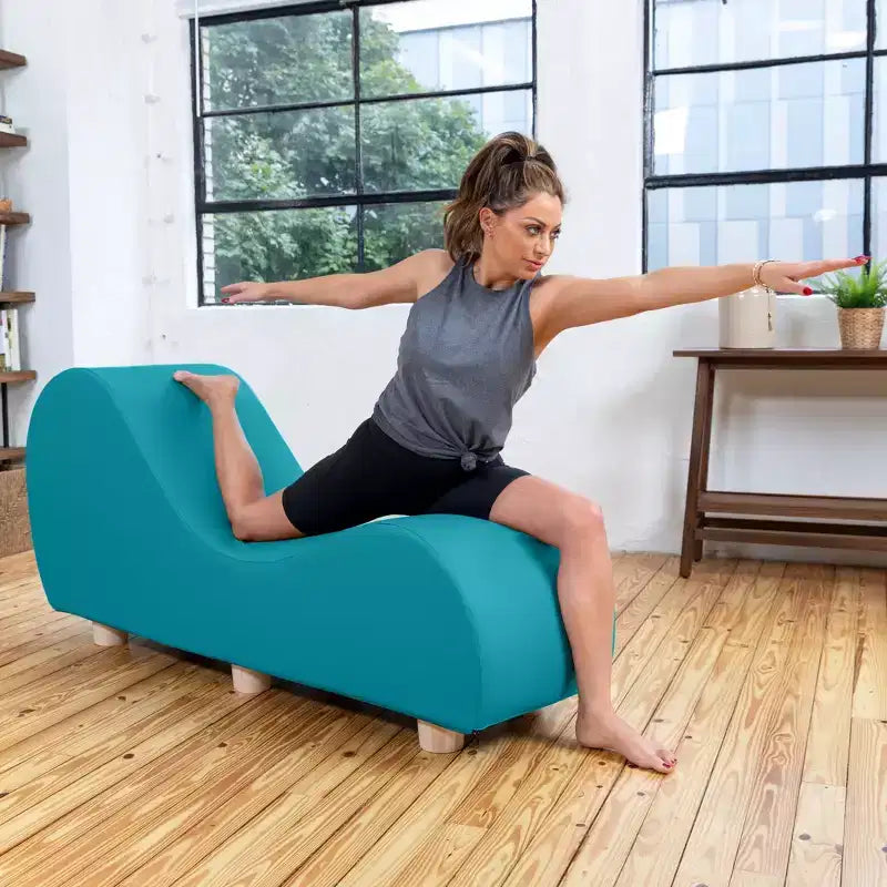 Chaise longue Avana per stretching e relax, gambe in legno di hevea, similpelle - Grigio sottomarino