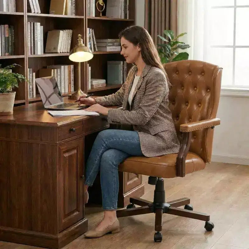 Sedia da ufficio direzionale con design a schienale alto e funzione girevole per l'ufficio domestico