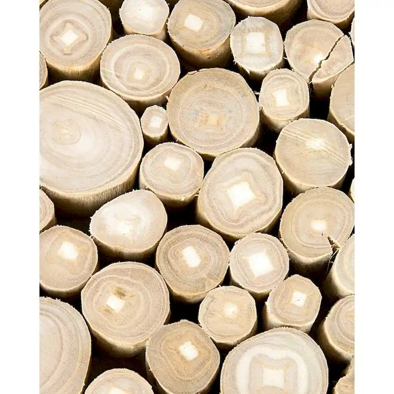 Runder Couchtisch aus massivem Teakholz in Naturbraun mit Astbündel-Design von East at Main