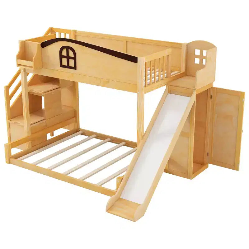 Stapelbed met een twijfelaar boven een tweepersoonsbed, met glijbaan, planken, opbergtreden en kledingkast voor de kinderkamer