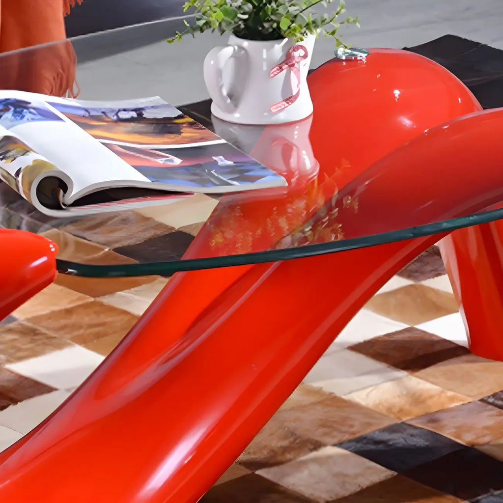 Abstracte moderne salontafel met ovaal glazen blad en metalen onderstel