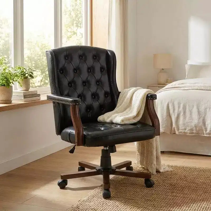 Sedia da ufficio direzionale con design a schienale alto e funzione girevole per l'ufficio domestico