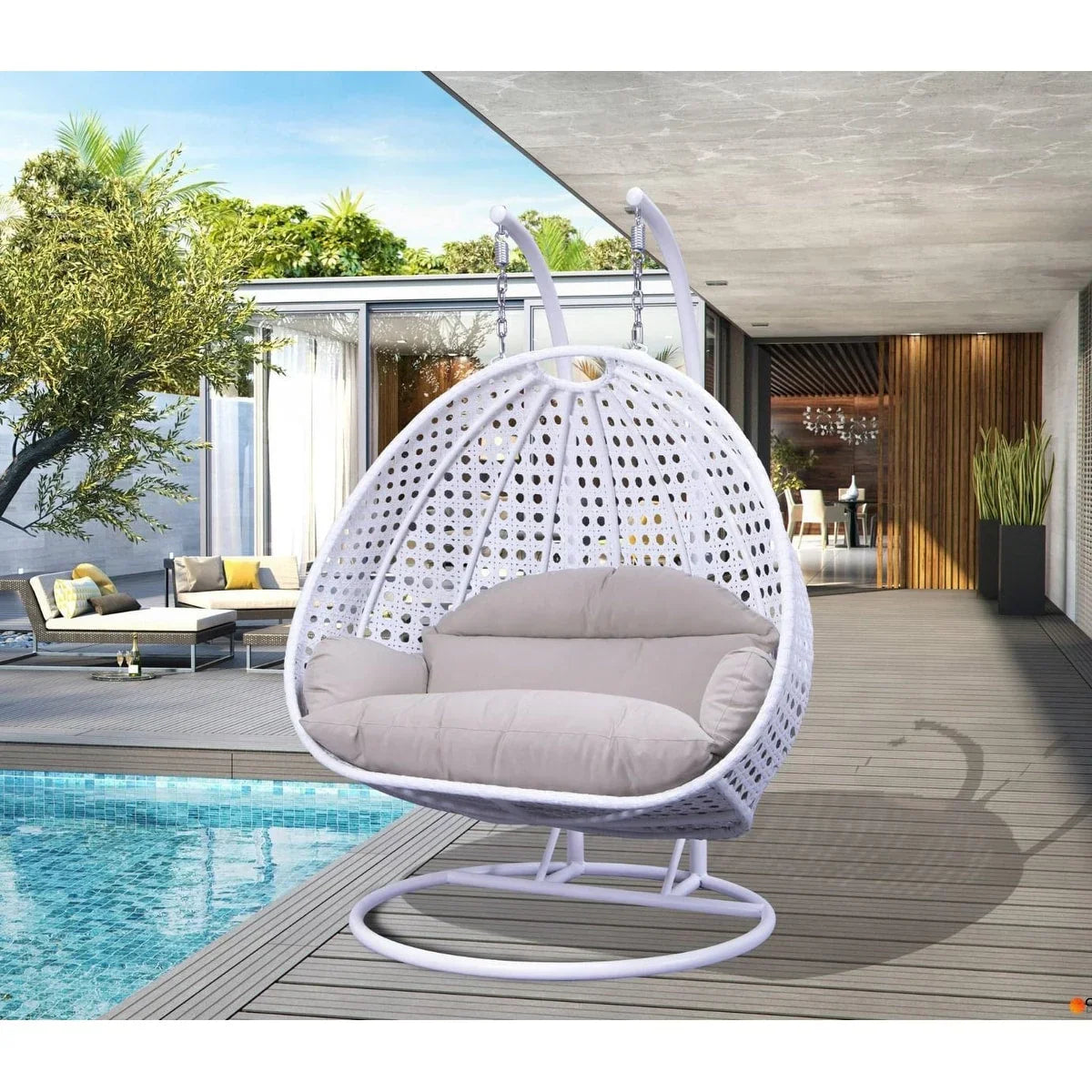LeisureMod Hängesessel in Ei-Form für 2 Personen mit Gestell - Rattan-Pendelsessel für drinnen und draußen, Hängemattensessel für die Terrasse mit Kissen