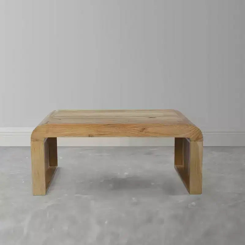 Couchtisch „Royal Hampton“ aus handgefertigtem, naturbelassenem Akazienholz mit rechteckiger, geschwungener Wasserfallkante, 36 Zoll