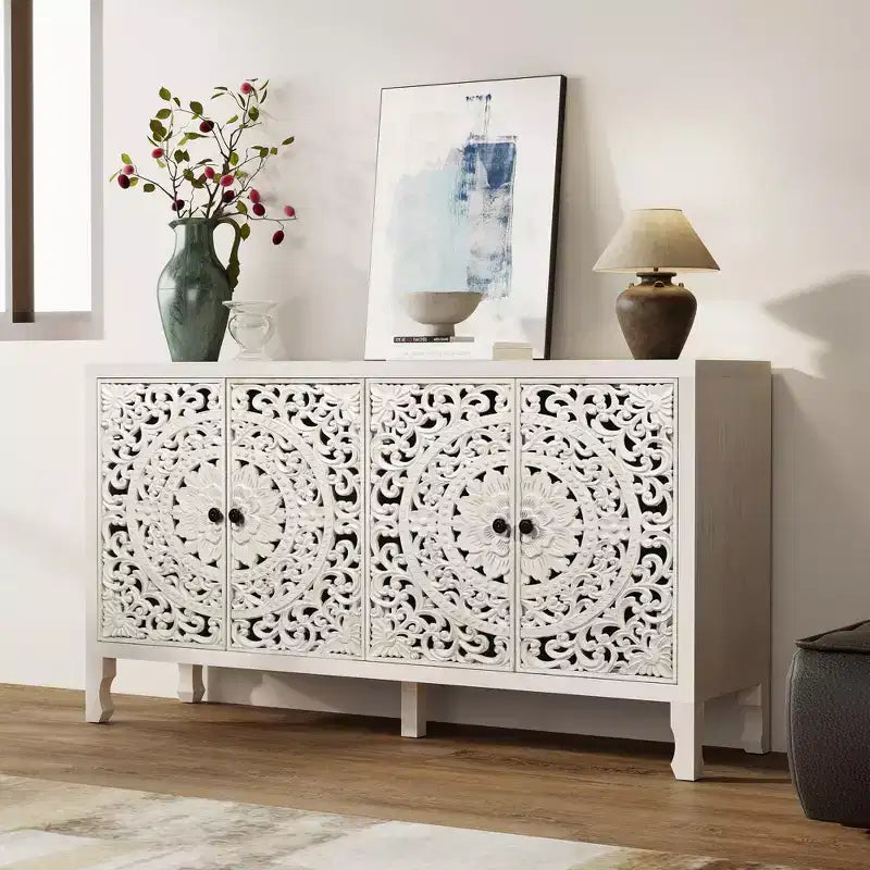 Credenza con contenitore, mobile contenitore dall'aspetto vissuto con 4 ante intagliate e ripiano regolabile, credenza decorativa in legno