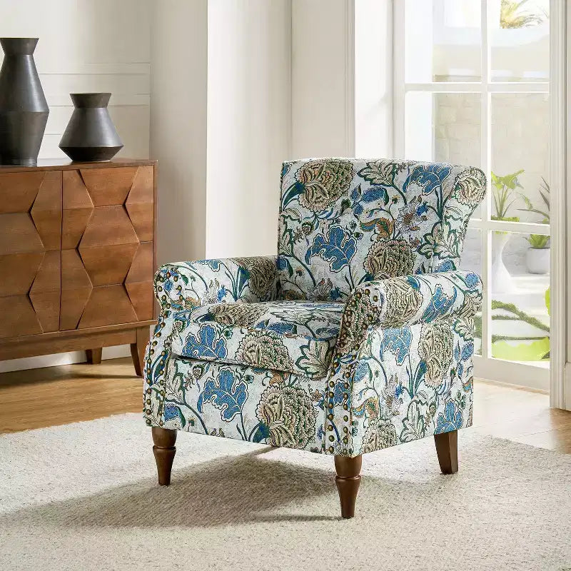 Araceli traditionele houten fauteuil met bloemenstof, hoge rugleuning met vleugels en siernagels| ART OF LIVING DESIGNS