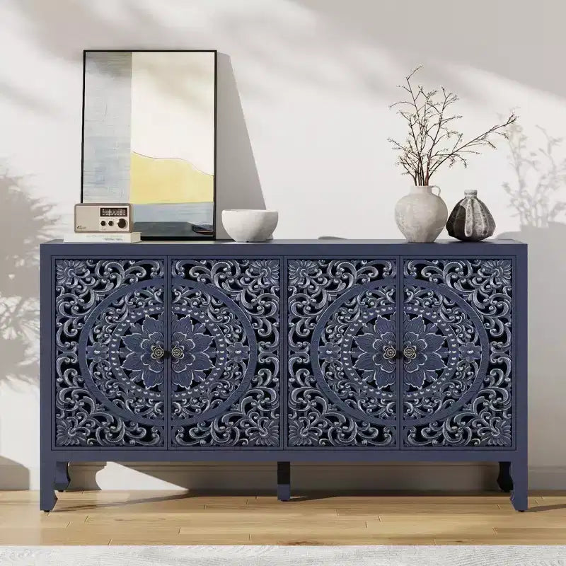 Credenza con contenitore, mobile contenitore dall'aspetto vissuto con 4 ante intagliate e ripiano regolabile, credenza decorativa in legno