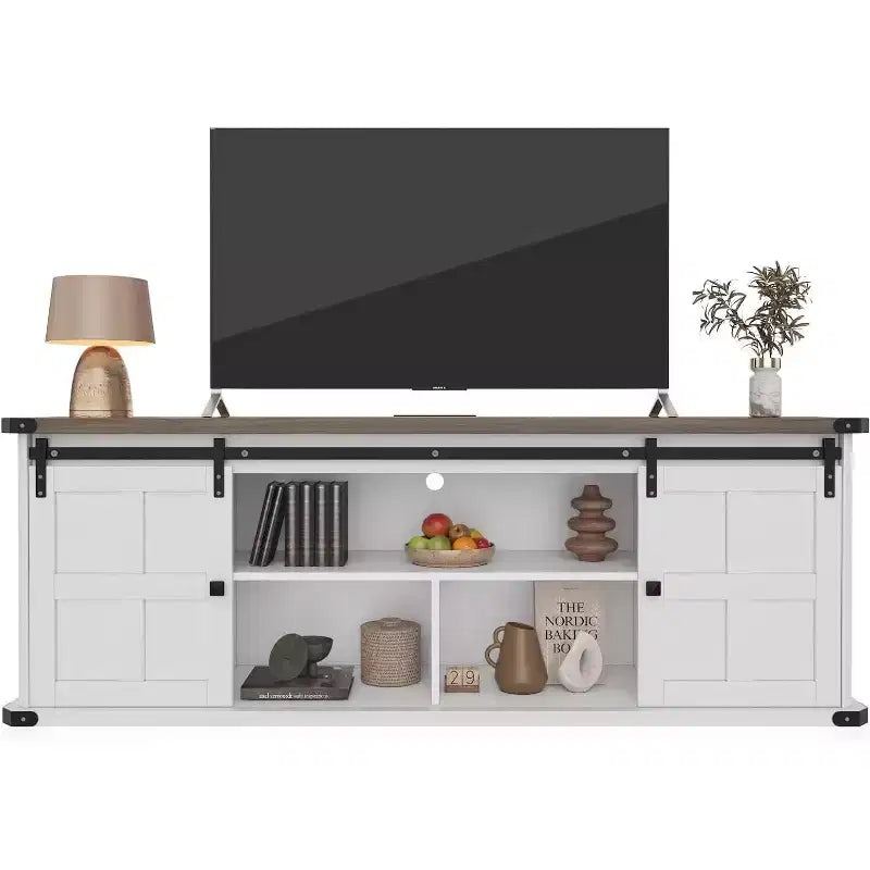 70-TV-Schrank für 75-Zoll-Fernseher, Unterhaltungsmöbel im Landhausstil mit Schiebetüren im Scheunentor-Stil und Stauraumschränken, moderner TV-Medienkonsolentisch