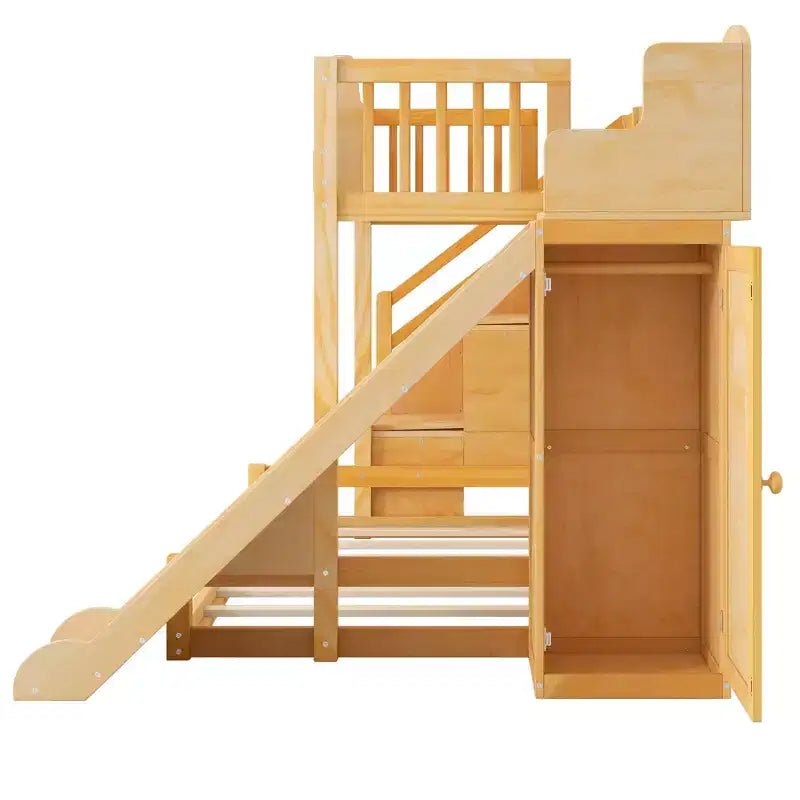 Stapelbed met een twijfelaar boven een tweepersoonsbed, met glijbaan, planken, opbergtreden en kledingkast voor de kinderkamer