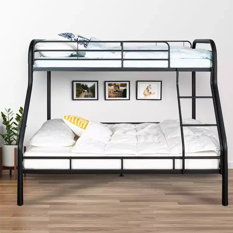 Lit superposé entièrement en métal, design sécurisé à faible hauteur avec barrières de sécurité, échelle inclinée et rangement sous le lit