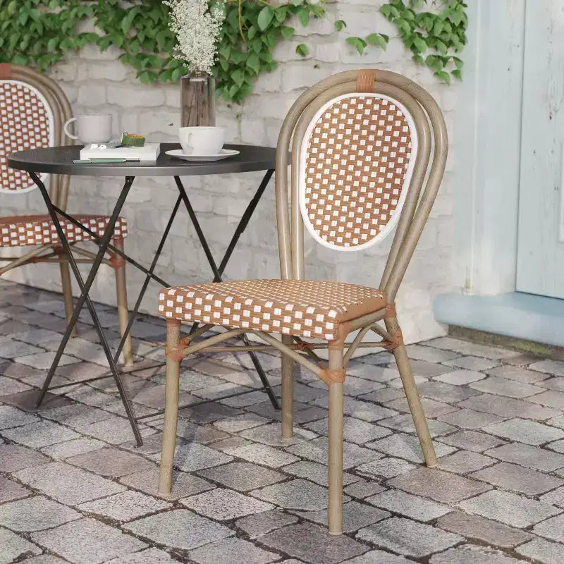 Flash Furniture Lourdes Bistro-Stapelstuhl im Thonet-Stil für den gewerblichen Innen- und Außenbereich, PE-Rattan und Aluminiumgestell